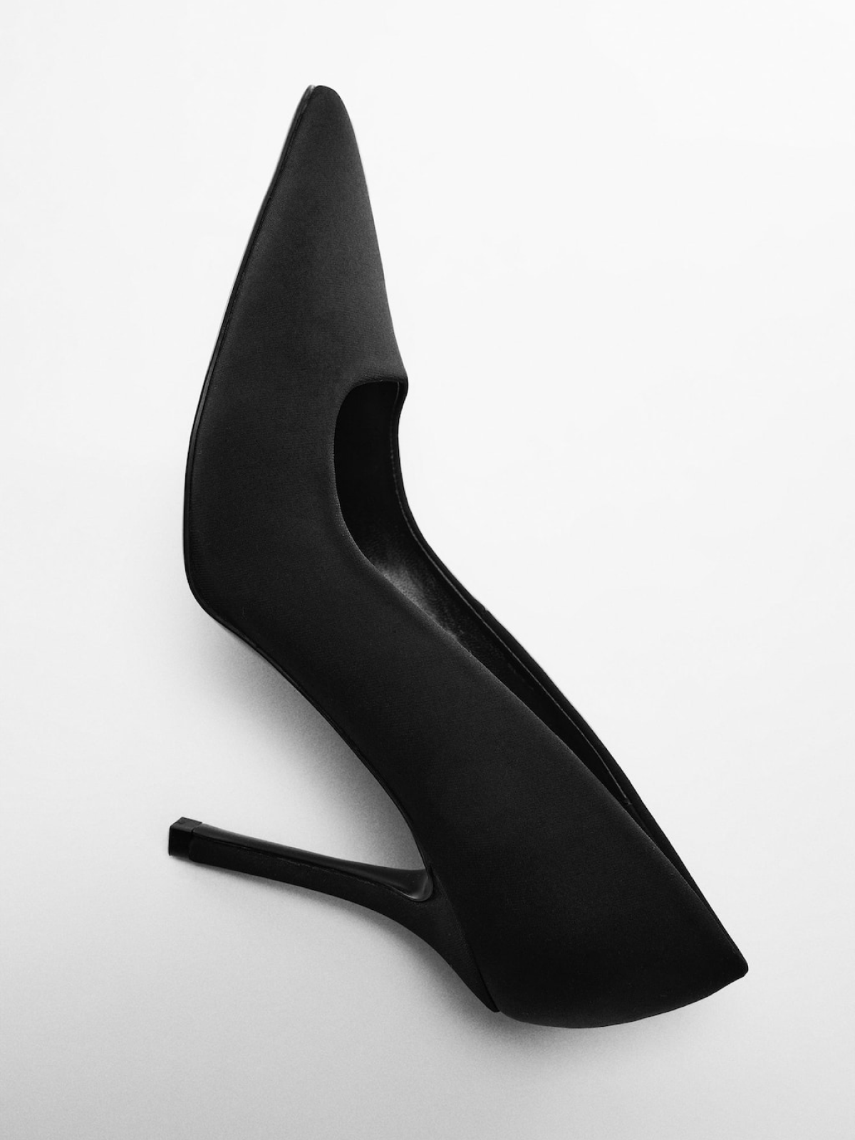 Pointed toe heel shoes