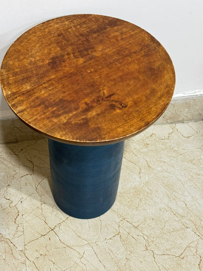 Round Solid Wooden Coffee Table for Indoor and Outdoor Purposes