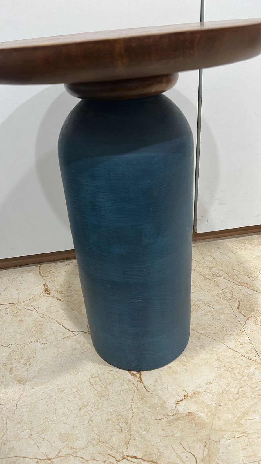 Round Solid Wooden Coffee Table for Indoor and Outdoor Purposes