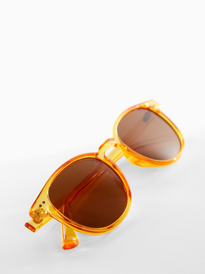 Polarised sunglasses