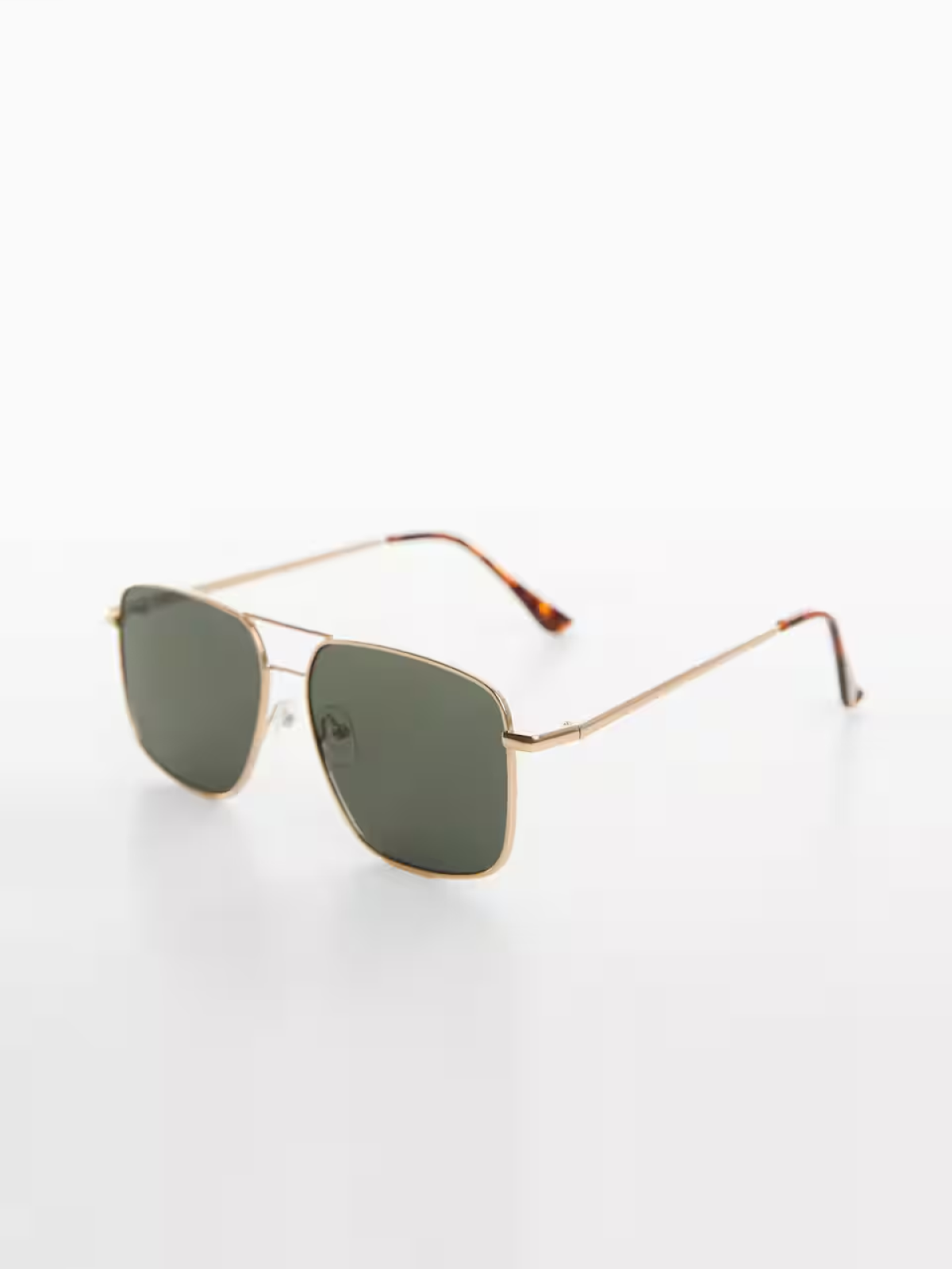 Polarised sunglasses