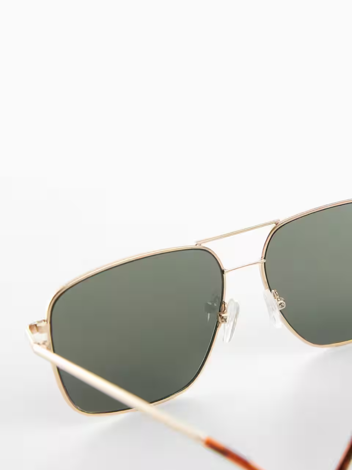 Polarised sunglasses