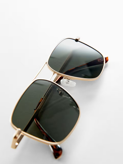 Polarised sunglasses
