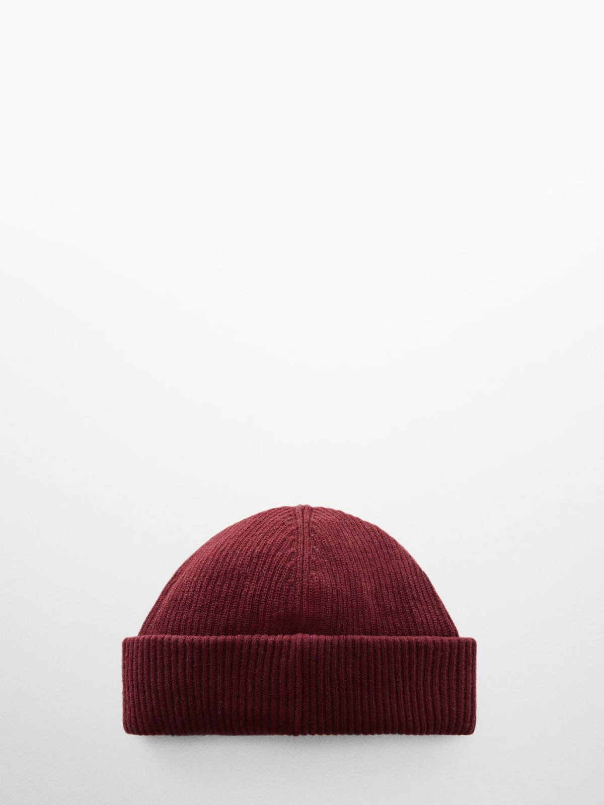 Short knitted hat