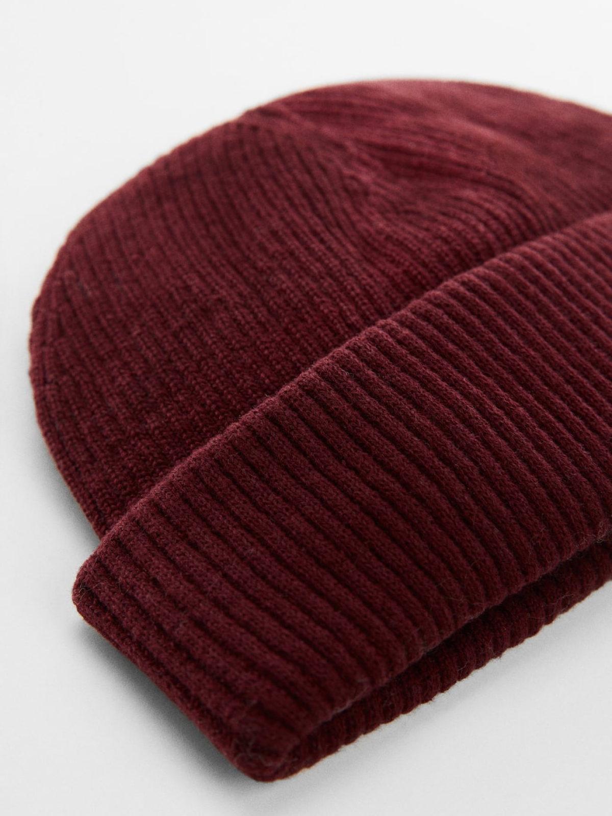 Short knitted hat
