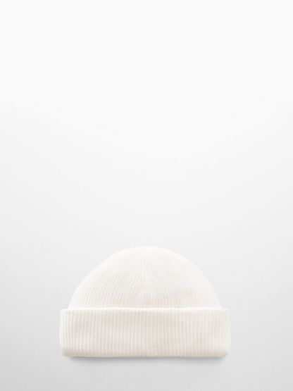Short knitted hat