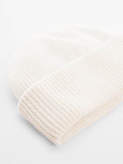Short knitted hat