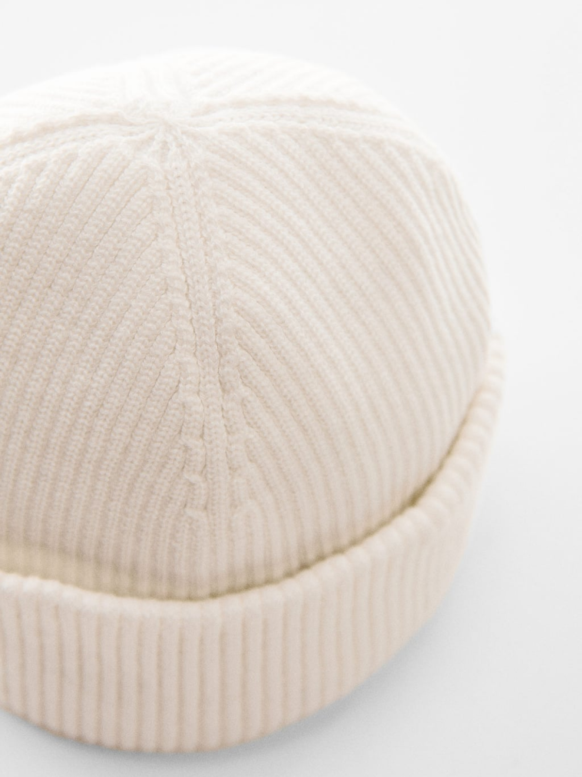 Short knitted hat