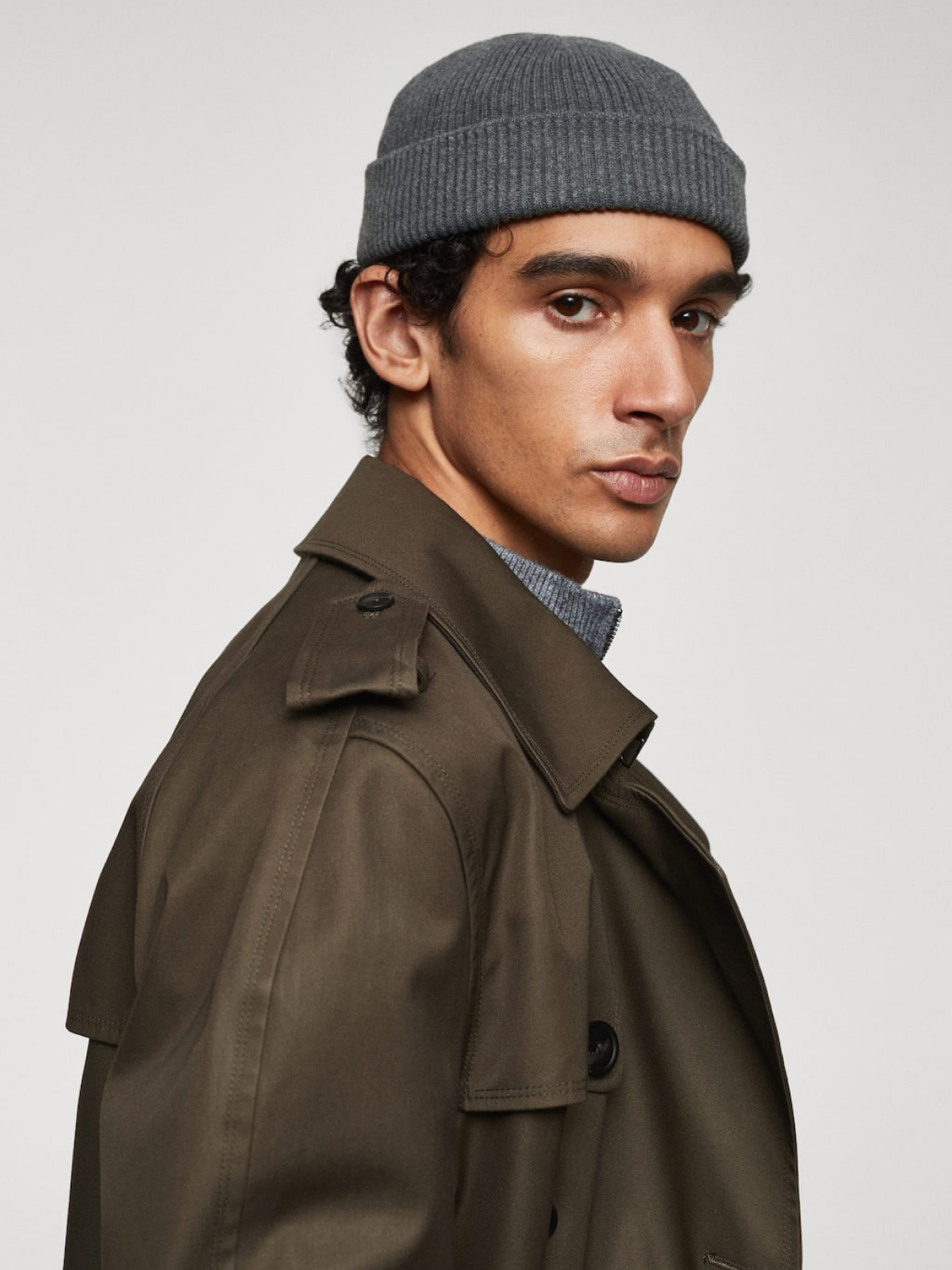 Short knitted hat