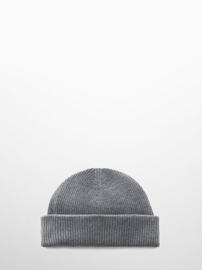 Short knitted hat
