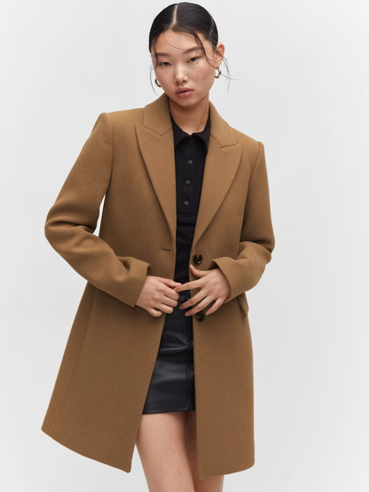 Lapelled straight-cut coat