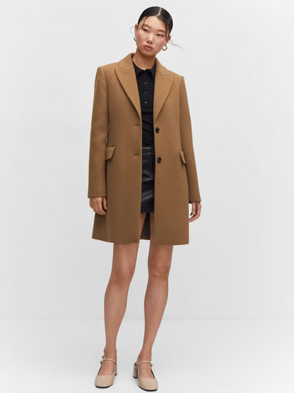Lapelled straight-cut coat