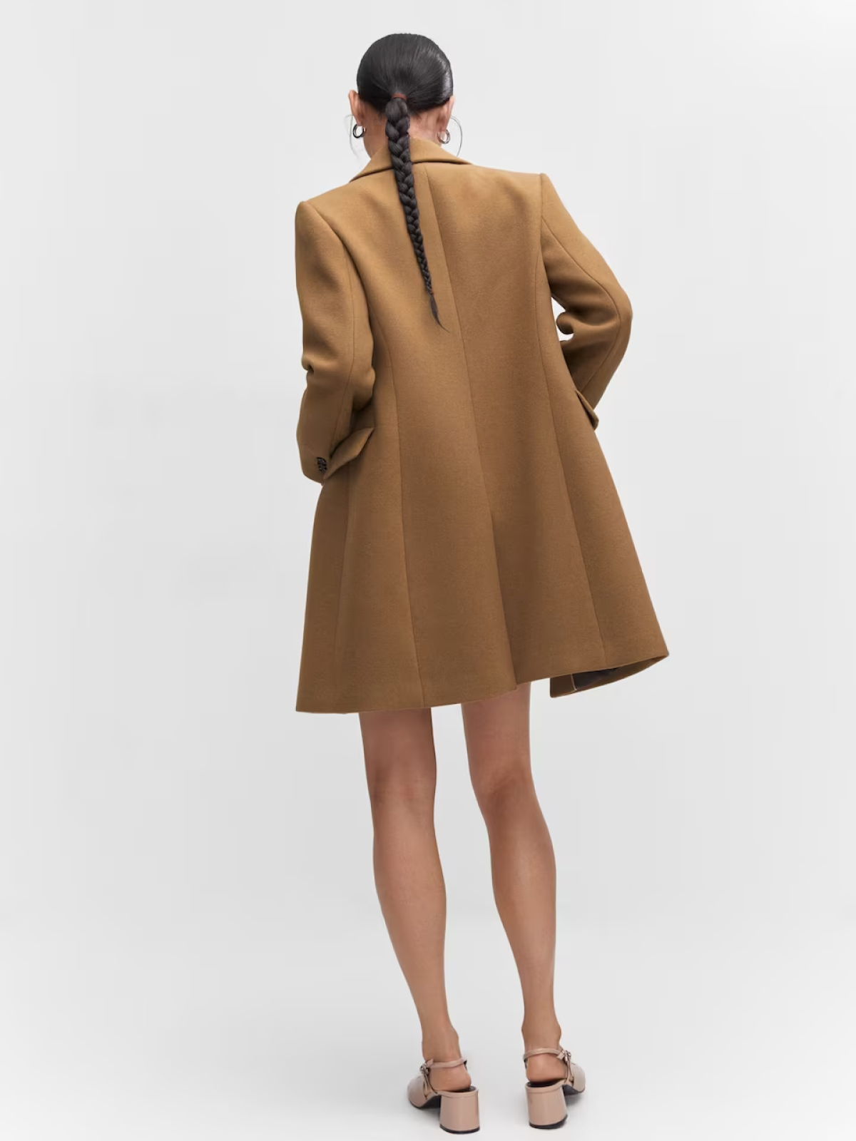 Lapelled straight-cut coat