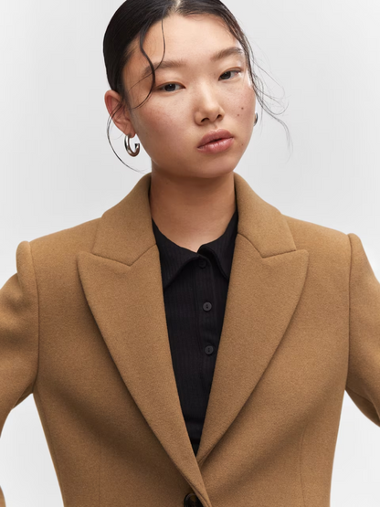 Lapelled straight-cut coat