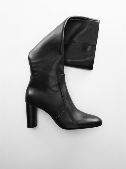 Round-toe leather boots