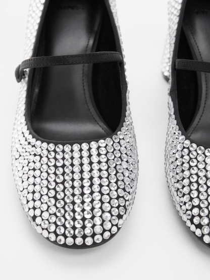 Shoes with shiny heels