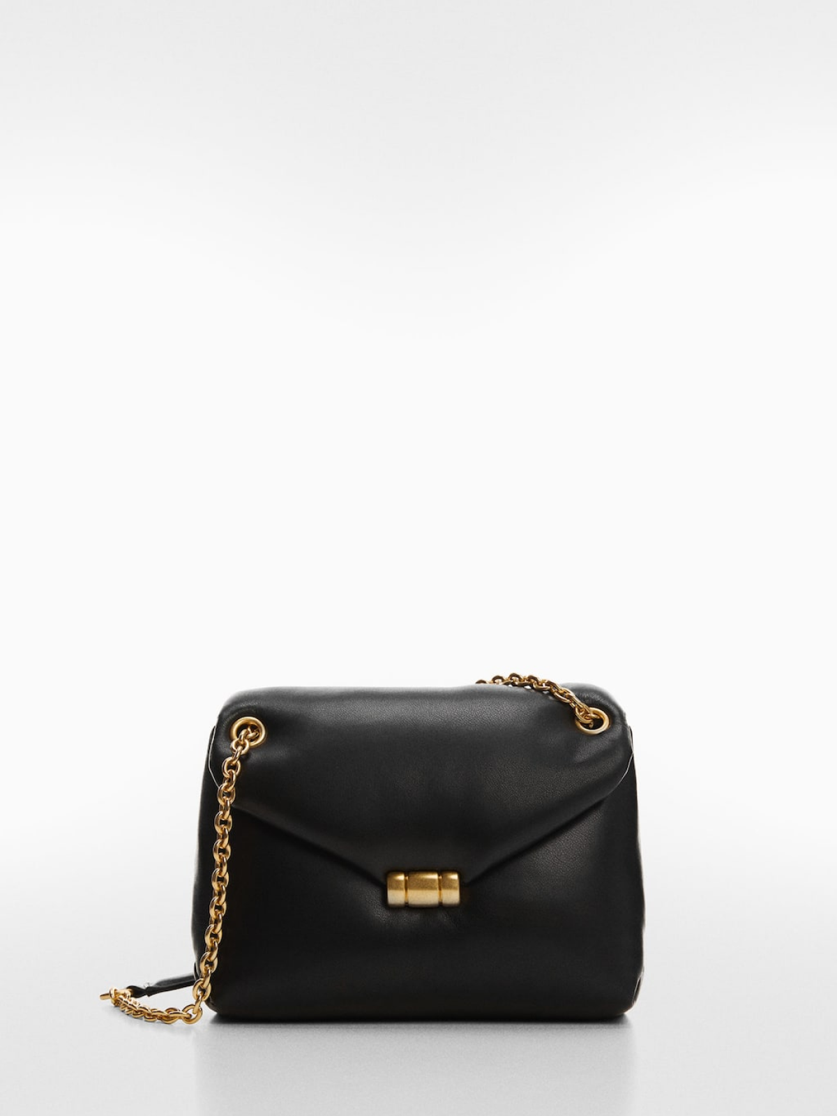 Quilted bag with flap