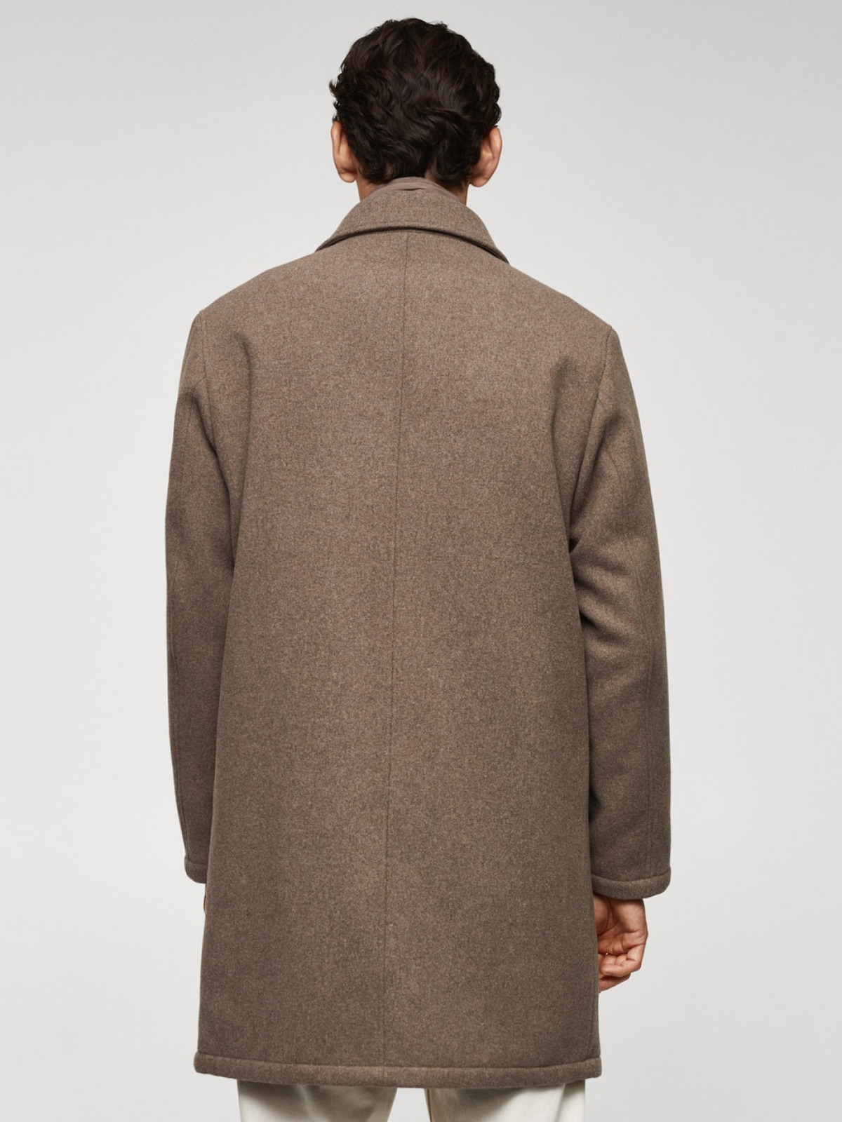 Thermoregulating wool coat