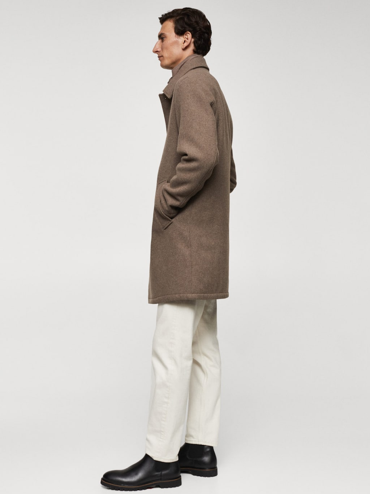 Thermoregulating wool coat